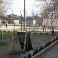 Boys playing in Drezna, Дрезна