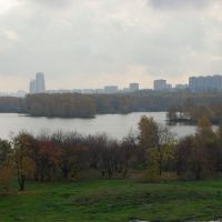Вид на Строгинскую пойму Москва-реки, город / View of the Stroginskaya flood-lands of the Moskva river and the city (21/10/2007), Загорск