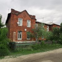 красный дом в посёлке железнодорожников, Куровское