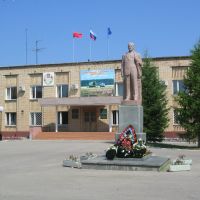 Памятник Ленину у районной администрации / Lenin Monument at Regional Administration, Лотошино