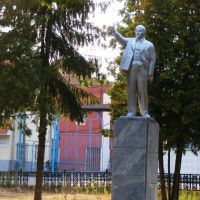 Памятник Ленину, Озеры