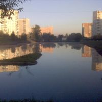 lake between schools - пруд между школами, Солнцево