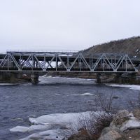 Мост через реку Кола, Кола