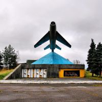 Крестцы. Памятник летчикам Великой Отечественной МиГ-19, Кресцы