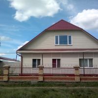 дом отделан сайтингом - смотрится красиво, Тюкалинск