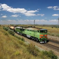 Diesel locomotive 2TE116-861/666 with train, Аютинск