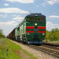 Diesel locomotive 2TE116-1037 with train, Аютинск