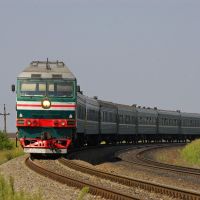 Diesel locomotive TEP70-0330 with train, Аютинск
