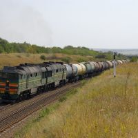 Diesel locomotive 2TE116-1275 with train, Аютинск