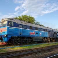 Diesel locomotive 2TE116U-0023 with train, Белая Калитва