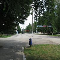 Площадь возле памятника, Зерноград