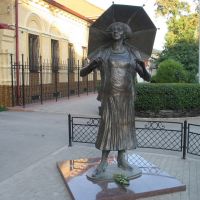 памятник Фаине Раневской на родине в Таганроге, Таганрог