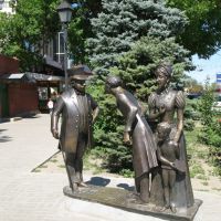 Скульптурная группа к рассказу А.П.Чехова "Толстый и тонкий" в Таганроге, Таганрог