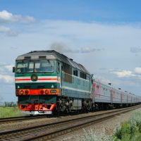Diesel locomotive TEP70-0301 with passenger train on the stretch Likhaya - Repnaya, Тарасовский