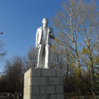 Chertkovo: Lennin statue at the entrance to Gorki park, Чертково