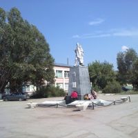 Памятник героям войны 1941 - 1945 гг. и почтамт, Пестравка