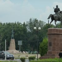 Платов на коне и Ермак на площади, Александровская