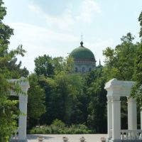 Колоннада в парке и вид на купол собора св.Александра Невского, Александровская