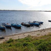 Лодки-"гулянки" у пристани Вольска, Вольск