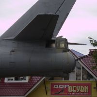 Пулемёты в хвосте бомбардировщика на площади в Петровске, Петровск