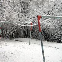 Первомайская пурга. Налипание мокрого снега на бельевые веревки. Snowstorm on May 1, 2009. Wet snow on the rope, Первоуральск