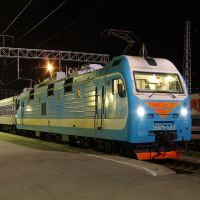 Electric locomotive EP1M-422 with train on the train station Mineralnye Vody, Минеральные Воды