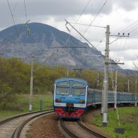 EMU-train ED9M-0157 and mountain Zmeika, Усть-Джегута