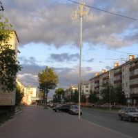 Улица Центральная (слева ресторан)., Белоярский