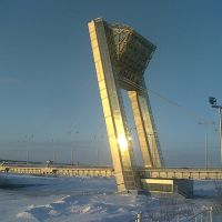 Новый мост с рестораном и лифтами., Салехард