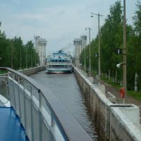 Russia - Waiting to cross the locks in the Volga River, Игнатовка