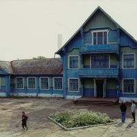 Train station building Volochaevka-II in August 1993: True blue, Волочаевка Вторая