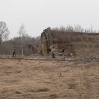Заброшенные капониры на краю летного поля, Дормидонтовка