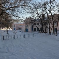Obluchye (2013-02) - Train station in winter from street side, Облучье