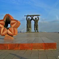 Памятник "Тыл Фронту" (Monument "Rear To Front"), Магнитогорск