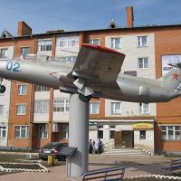 Постамент с самолётом Л-29  /  Pedestal with plane L-29, Ядрин
