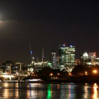 Brisbane Night: Full Moon in Total Eclipse, December Solstice, Брисбен
