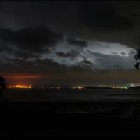 Huge thunder storm over Gladstone QLD, from Curtis island., Гладстон