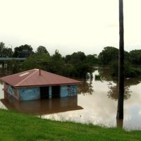 Partially submerged toilet block (flood, Jan 08), Лисмор