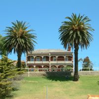Palm Shrouded Victorian Manor, Гилонг