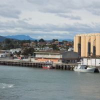 Devonport docks and silo with Mt Roland in the distance, Девонпорт