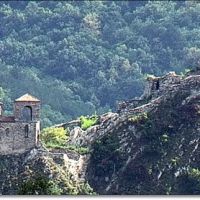 Looking at Assens fortress / Поглед към Асенова крепост, Асеновград