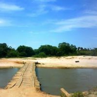 Ponte improvisada sobre o Rio Grajaú entre Vitorino Freire e Altamira do Maranhão, Бакабаль