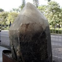Mega-cristal de quartzo - Museu de Mineralogia, Praça da Liberdade, Belo Horizonte, MG, Brasil., Белу-Оризонти