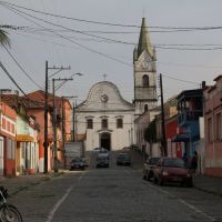 Vista diurna da Catedral no final da Rua João Régis em Paranaguá, PR., Паранагуа
