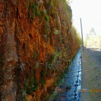 Drenagem da água ao lado da ferrovia, Ботукату