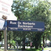 Rua Dr. Norberto Bachmann em dezembro de 2009 - a placa está errada!, Жоинвиле