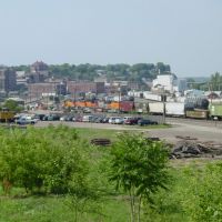 5 locomotives pull thru Burlington Iowa rail yard, Барлингтон