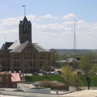 Johnson County Courthouse from parking garage, Блуэ Грасс