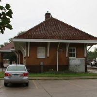 Former Rock Island Railroad Train Station, Iowa City, Iowa, July 2011, Блуэ Грасс