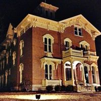 The Mansion - Iowa City, Iowa, Блуэ Грасс
